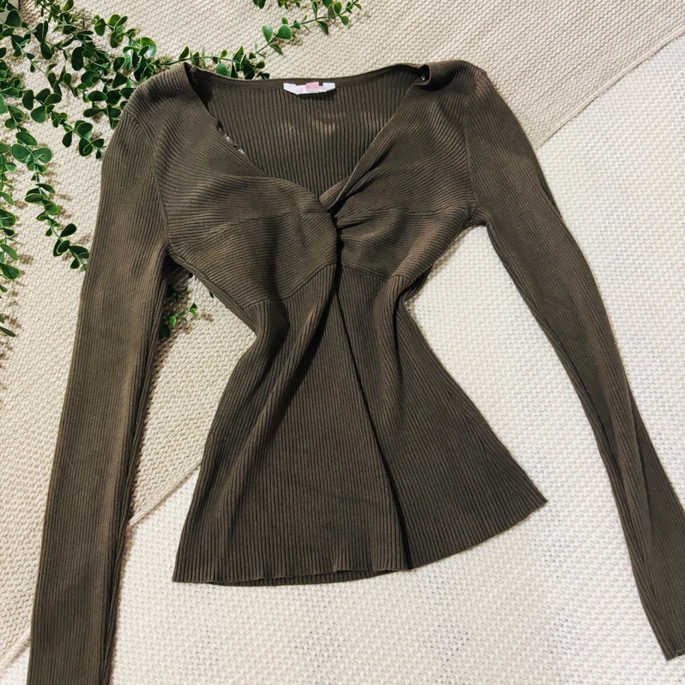 No Boundaries Ribbed Knot Front Top